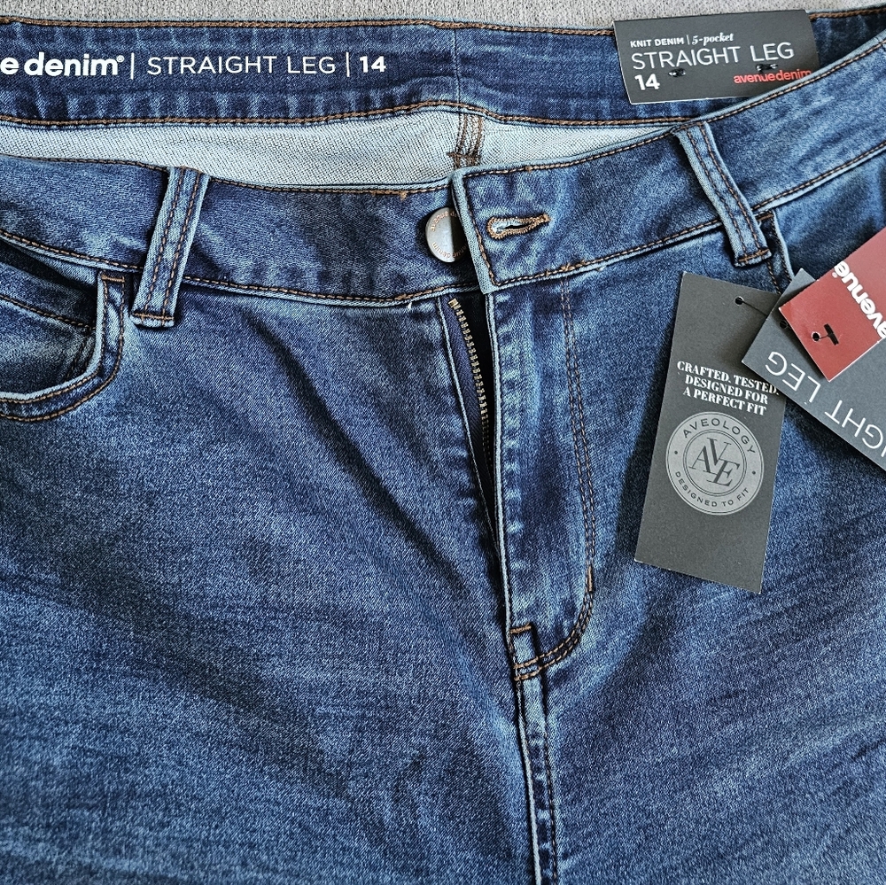 NWT- Avenue Women's Denim Straight Leg Knit Denim 5-pocket Jeans Size 14